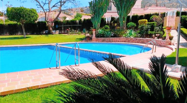 Fully equipped pleasant holiday apartment with private pool, patio & garden | Next to the beach | Good for workation | Pet-friendly — photo 5