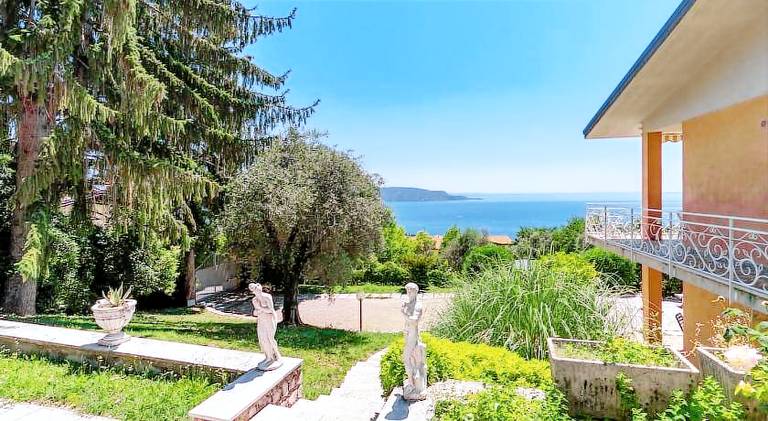 Vacation home with pool | Pets are welcome in Gardone Riviera