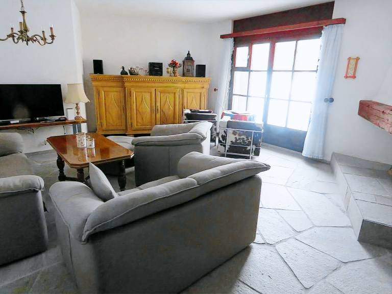 Fully equipped wonderful vacation home with patio & yard | Nature view | Pets allowed — photo 3