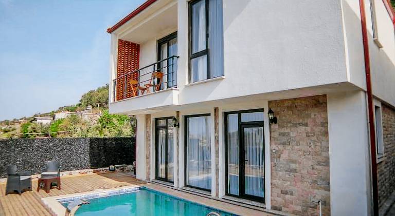 Spacious villa with BBQ, terrace & private pool | Pet-friendly — photo 4
