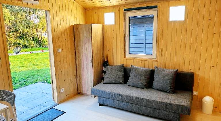 House with barbeque, yard & patio — photo 2