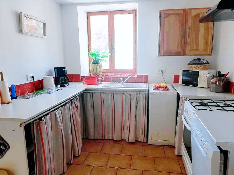 Gite with grill, private pool & jacuzzi | Garden view — photo 4