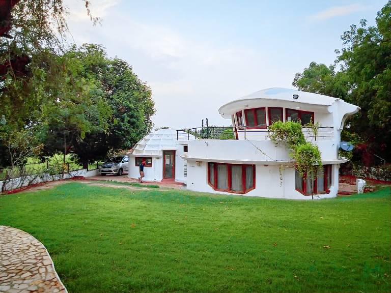 Vacation home with terrace & yard in Ahmedabad