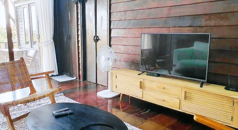 Beautiful vacation home with hot tub | Pets are welcome — photo 2