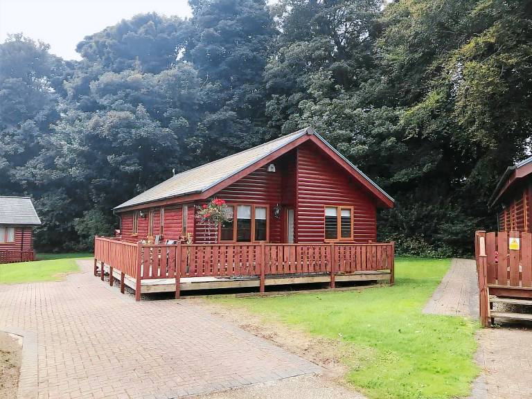 Stunning 2 Bedroom Pet Friendly Lodge — photo 2