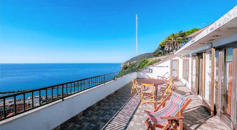 Holiday apartment with 2 rooms for 5 persons in Moneglia