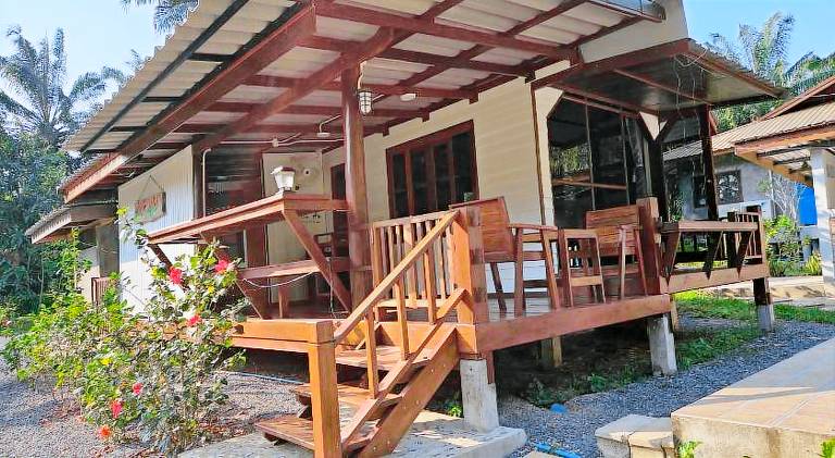 Charming vacation home with patio | Pets are welcome — photo 4