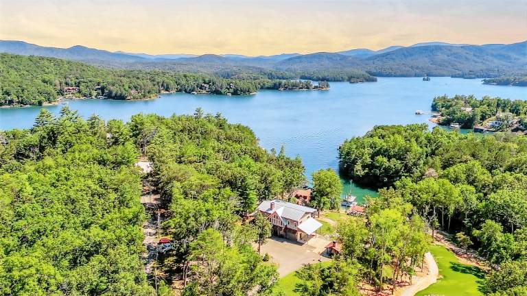 Child-friendly cabin with BBQ, terrace & jacuzzi | Water view | Pets allowed — photo 2