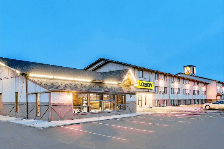 Super 8 By Wyndham Mitchell — photo 4