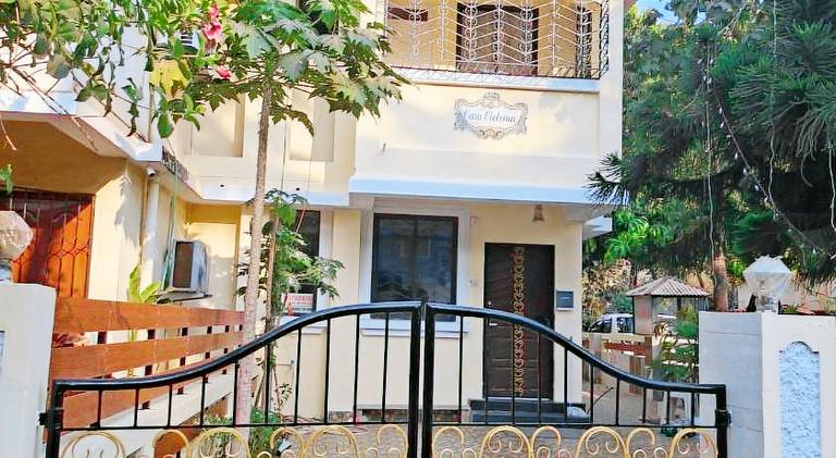 Villa with terrace & garden — photo 2