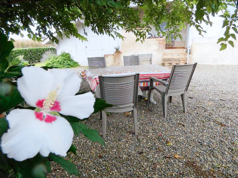 Gite with barbeque, garden & terrace — photo 2