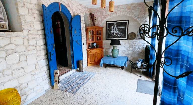 Villa with terrace & pool — photo 4