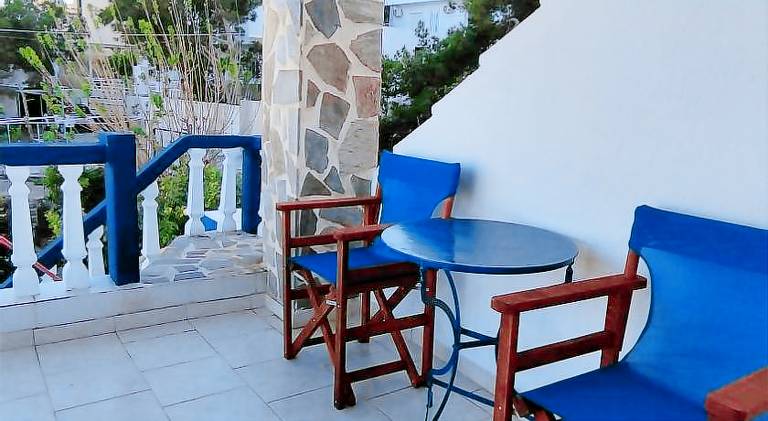Vacation home with BBQ, terrace & yard — photo 5