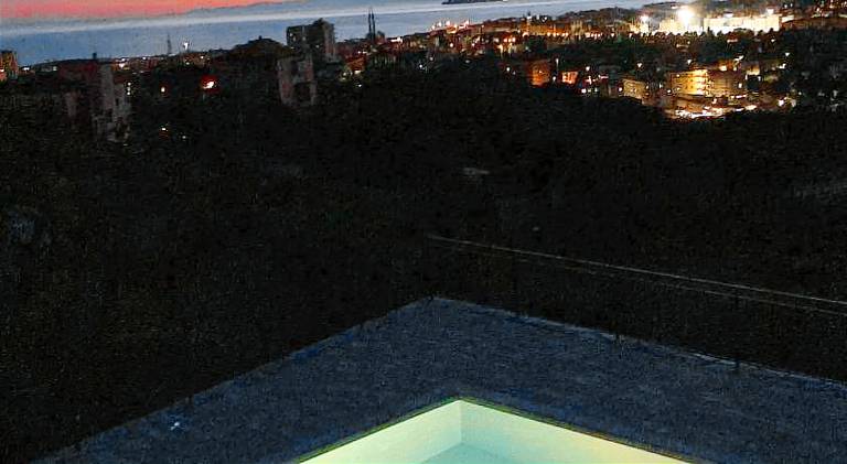 Apartment with pool — photo 3