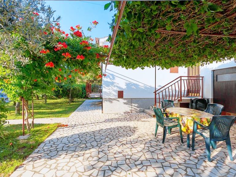 Vacation home with terrace & BBQ | Pets allowed — photo 5