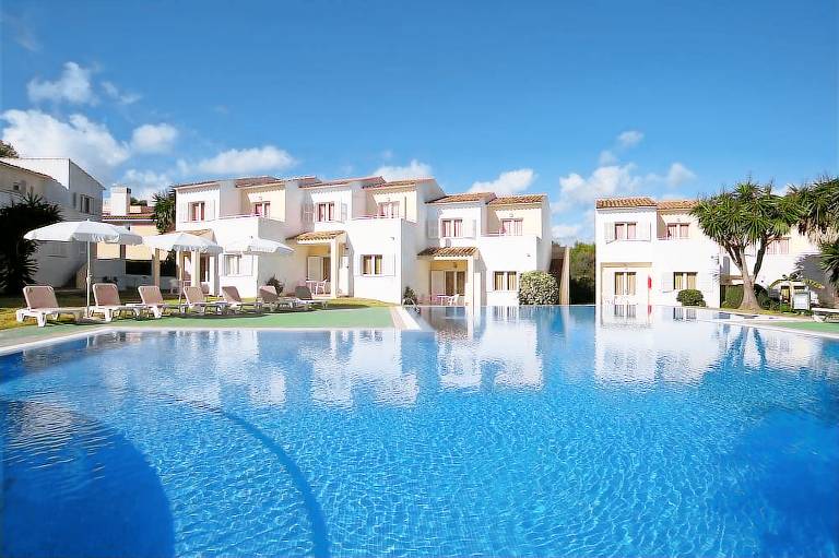 Aparthotel Cala Mendia