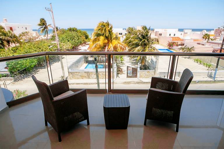 Modern villa private pool 1 block from the Ocean