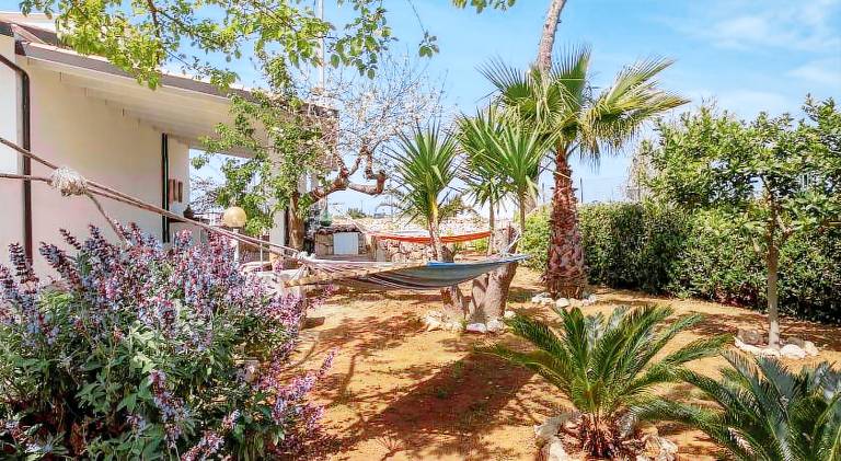 Villa with 1 room for 4 persons in Salve