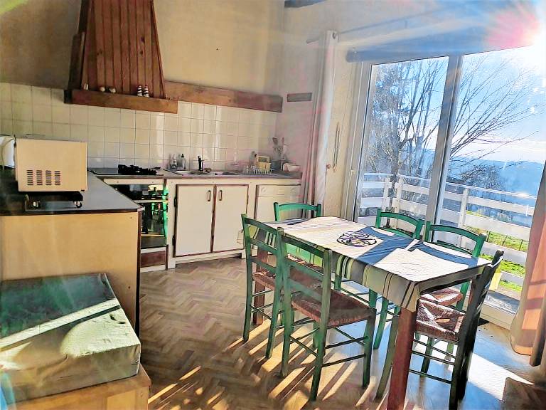 Child-friendly lovely vacation home with garden, patio & grill | Mountain view | Pets are welcome — photo 4