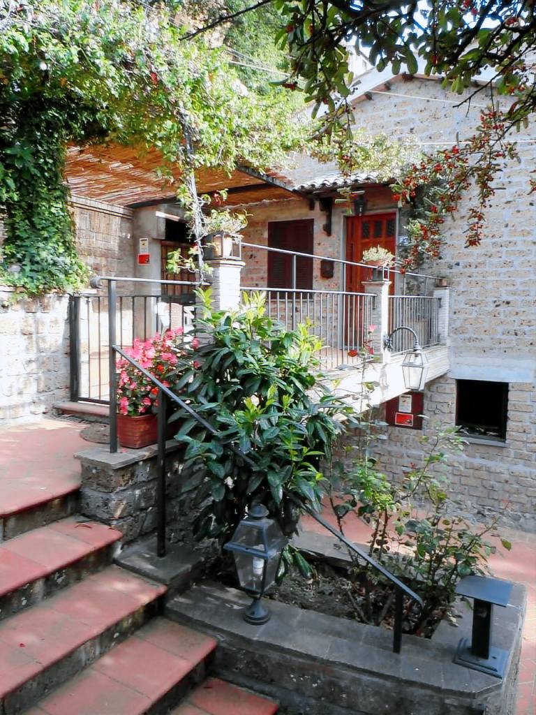 House with patio — photo 5