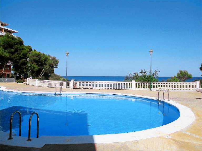 Vacation home with patio, pool & yard — photo 4