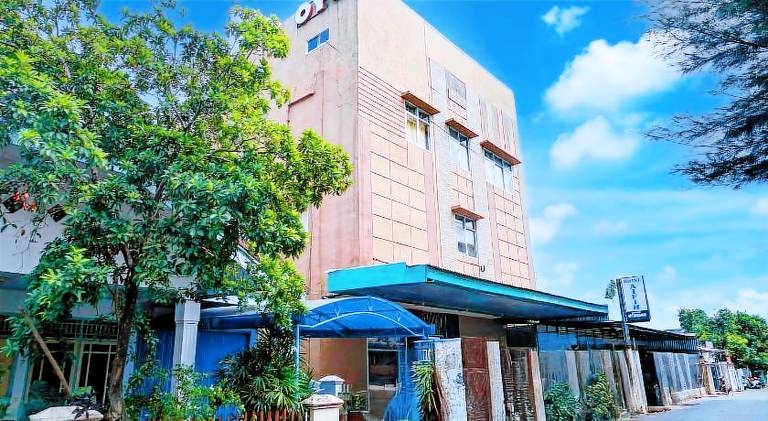 Collection O R Sukamto Near Palembang Trade Center Mall