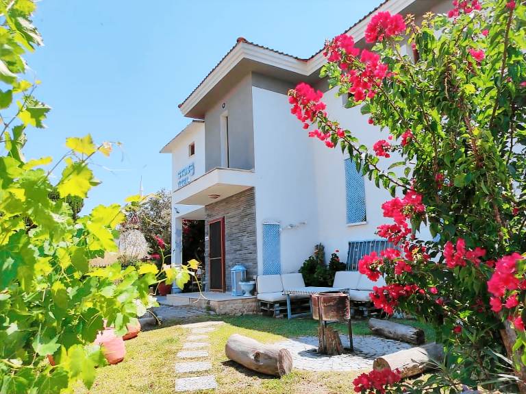 Bed & Breakfast  Çeşme