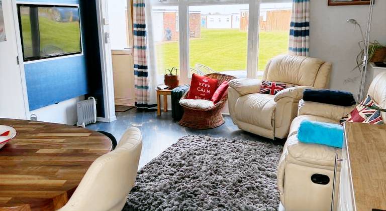 Cosy Beach Chalet — photo 2