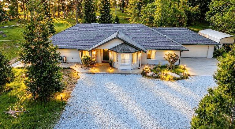 Pleasant house with hot tub | Pets are welcome in Oakhurst, CA