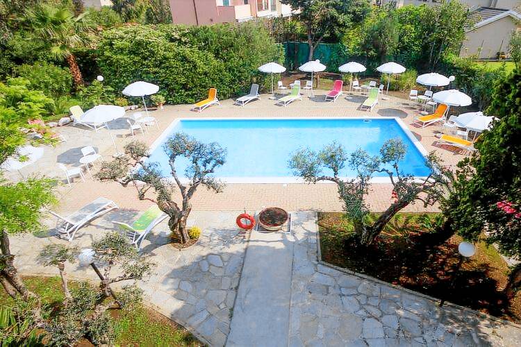 Charming apartment with terrace, yard & pool | Dogs allowed — photo 3
