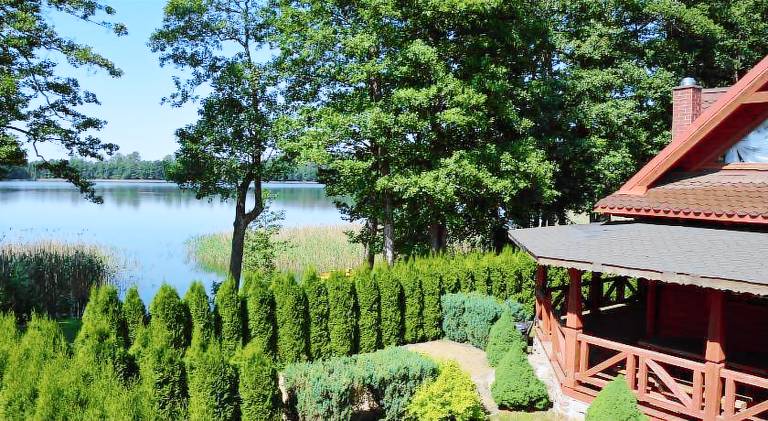 Apartment with yard, patio & BBQ in Gizycko