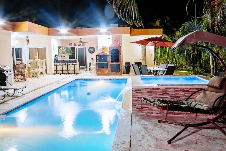 Family-friendly pleasant villa with jacuzzi, yard & terrace | Pets allowed — photo 2