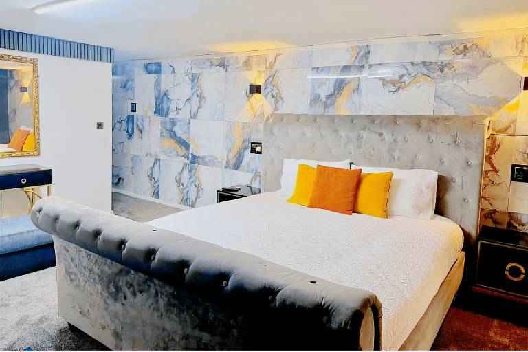 1 Bed Apartment Sleeps 2 Wifi & Central