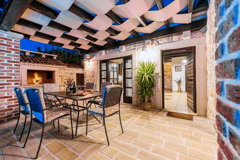 Vacation home with patio, barbecue & yard — photo 4