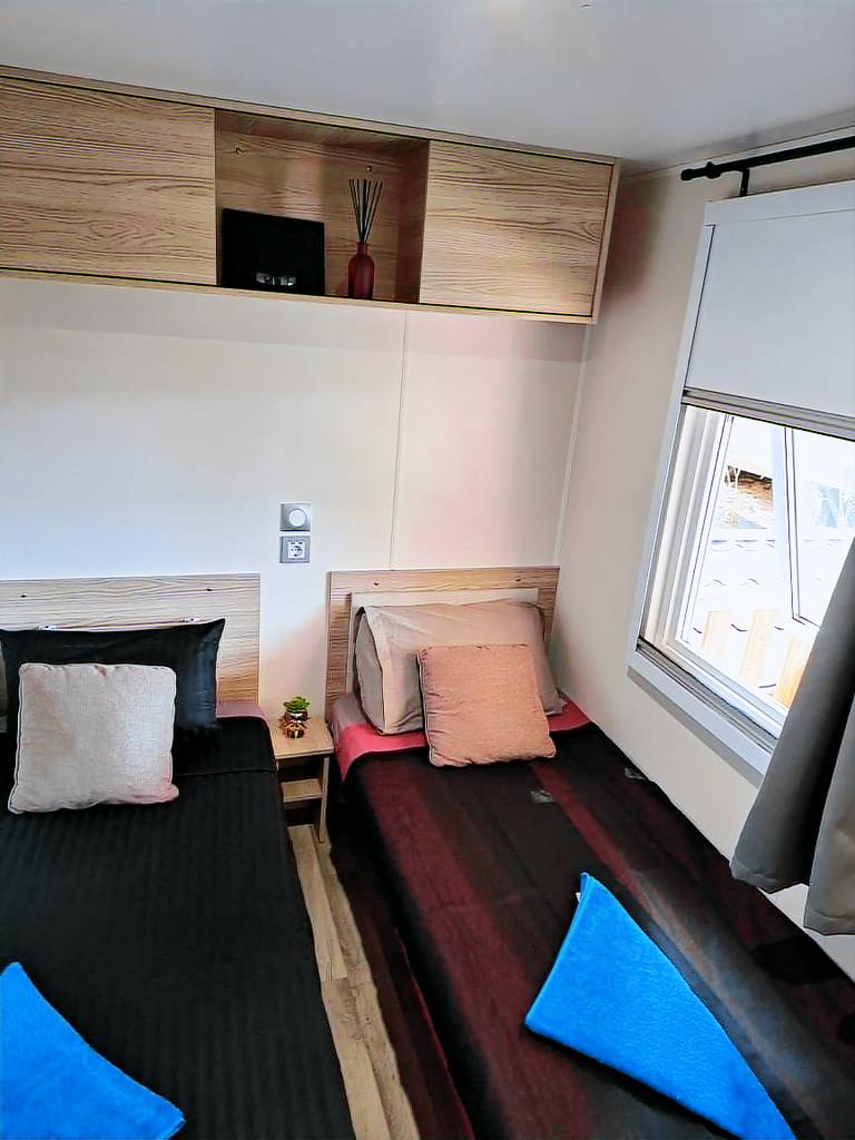 Mobile Home 'Mobil-home Camping Mar Estang' with Lake View, Shared Pool & Air Conditioning — photo 3
