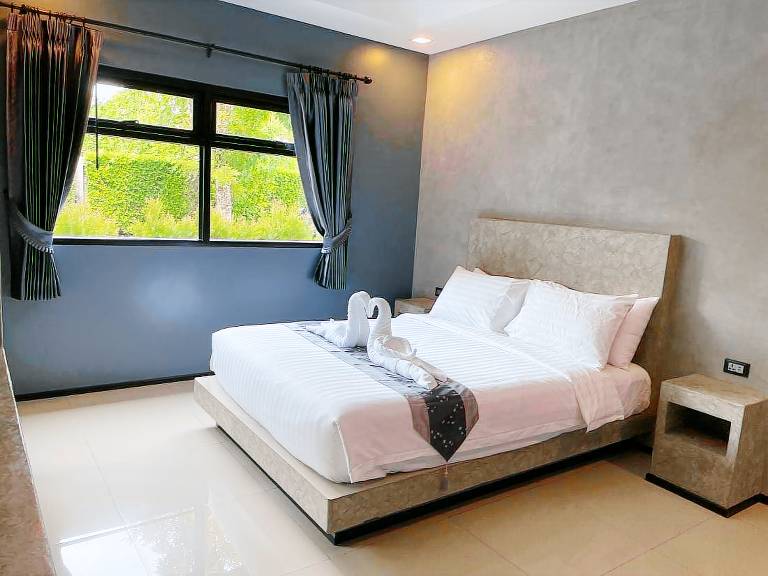 Family-oriented nice rental apartment with patio & yard | City view | Dogs allowed — photo 3