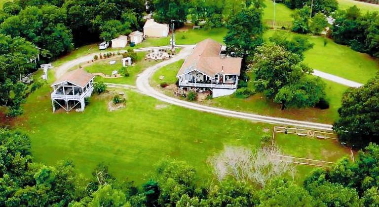 House with 4 rooms for 15 persons in Eureka Springs, AR