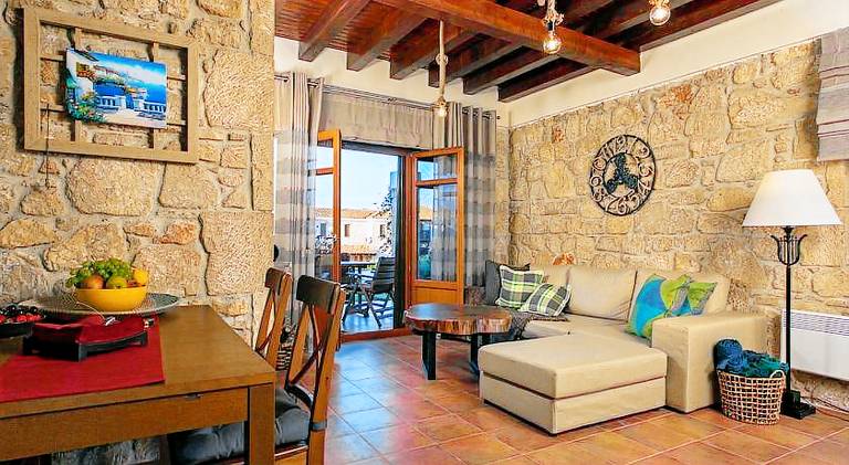 Lovely villa with patio, BBQ & pool | Next to the beach | Pets allowed — photo 3