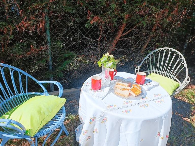 Charming apartment with garden, patio & fast internet | Garden view | Perfect for remote work | Pet-friendly — photo 4