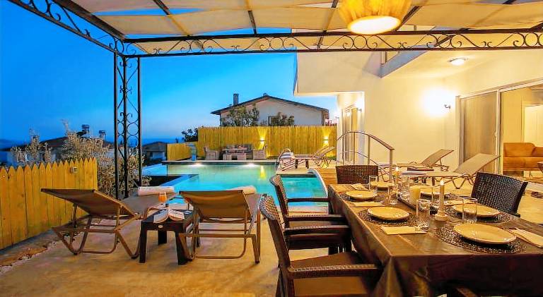 Villa with terrace, yard & hot tub — photo 4