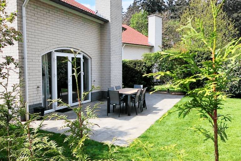 Fully equipped villa with heated pool, patio & yard | Pets are welcome in Arcen