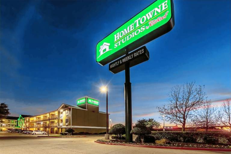 HomeTowne Studios Dallas Mesquite