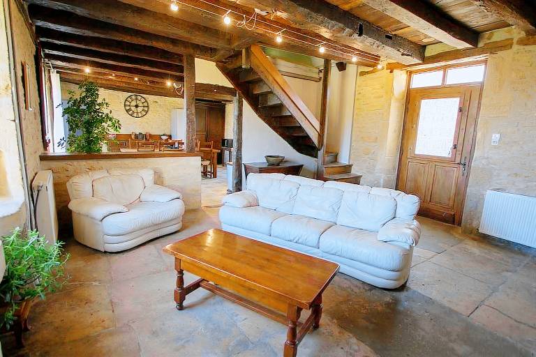 Child-friendly vacation home with yard, BBQ & private pool | River view | Pets are welcome — photo 4