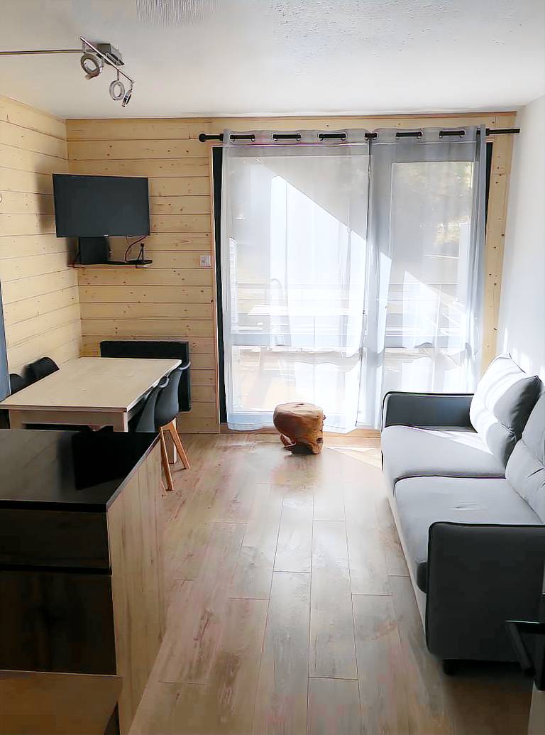 Renovated Studio Cabin: Mountain View, Private Terrace & Wi-Fi — photo 5