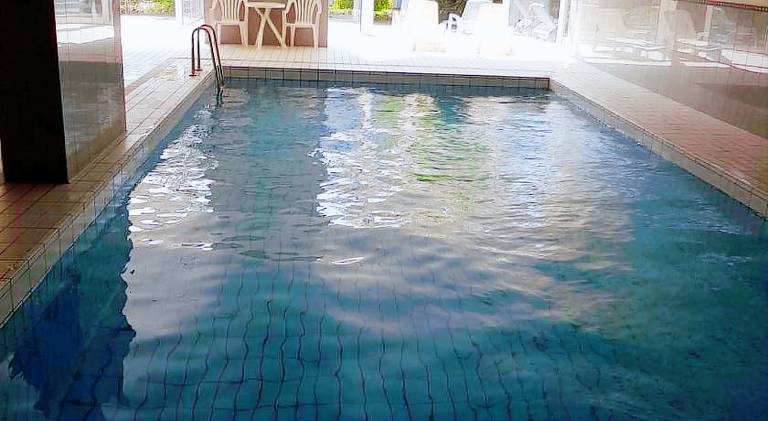 Rental apartment with terrace, BBQ & private pool — photo 4