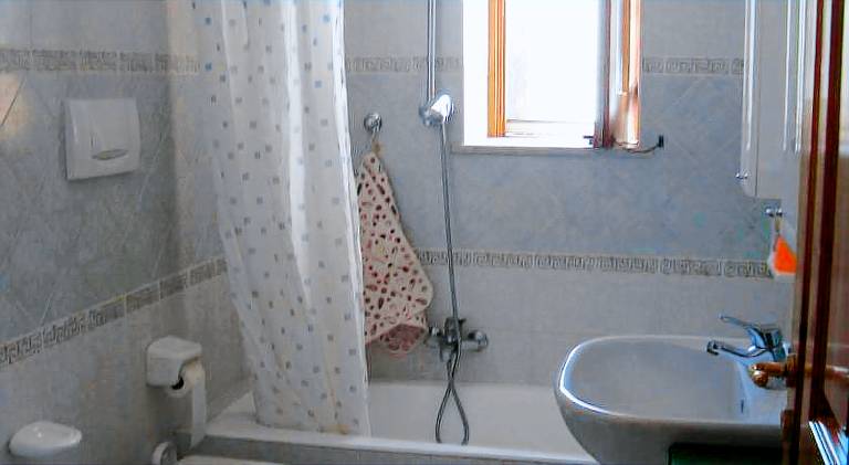 Holiday apartment with garden, barbecue & patio — photo 2