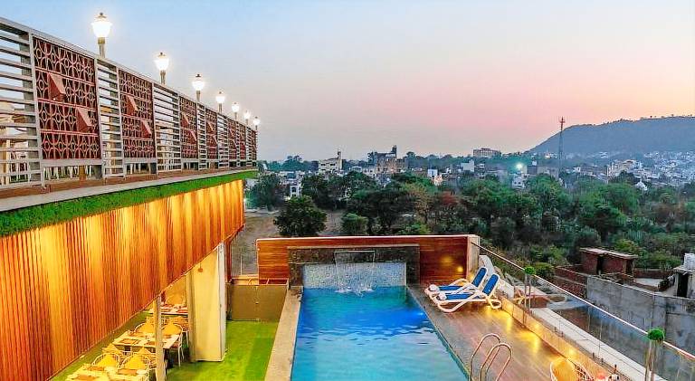 Pax Hotel Grand Blue nearby Udaipur City Railway Station — photo 2