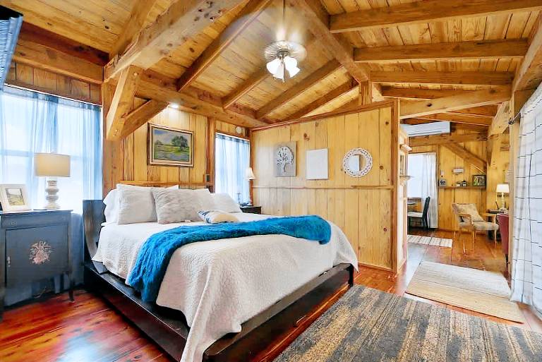 House with jacuzzi — photo 2