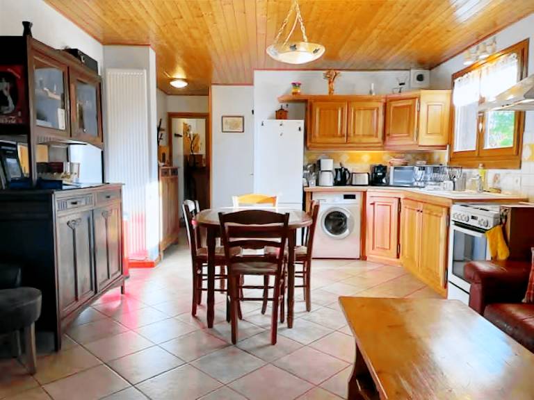 Children-friendly charming apartment with garden, terrace & fast internet | Mountain view | Dogs allowed — photo 4