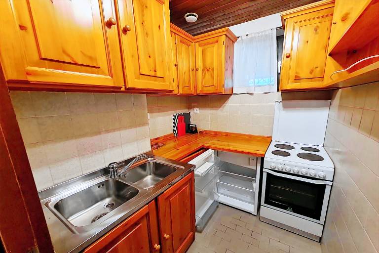 Apartment with barbeque & yard — photo 4